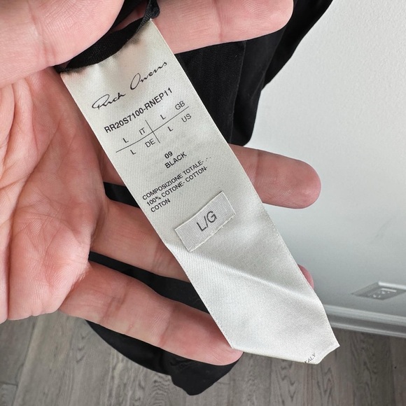 Rick Owens Black Sleeveless Printed T-Shirt - Picture 8 of 8